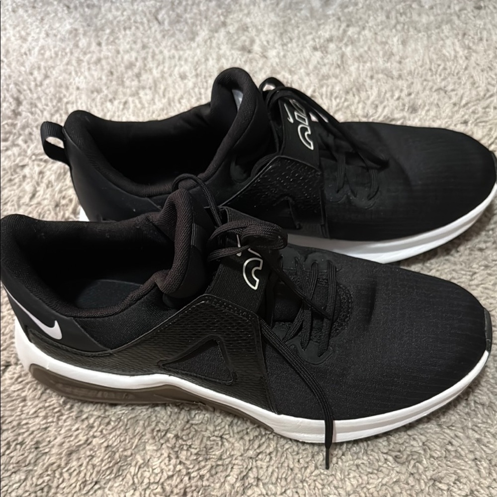 Nike Black and White Running Shoes - Picture 3 of 5